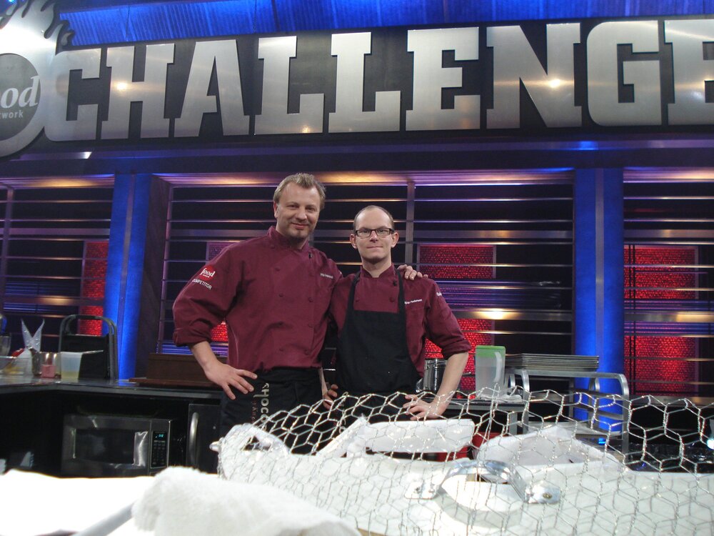 Fritz Knipschildt with an other chief in a kitchen